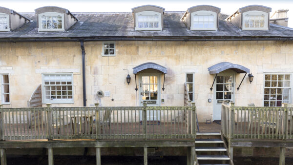 Charles I, Bolthole Retreats