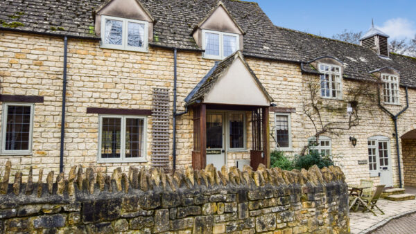 Anne Boleyn, Bolthole Retreats