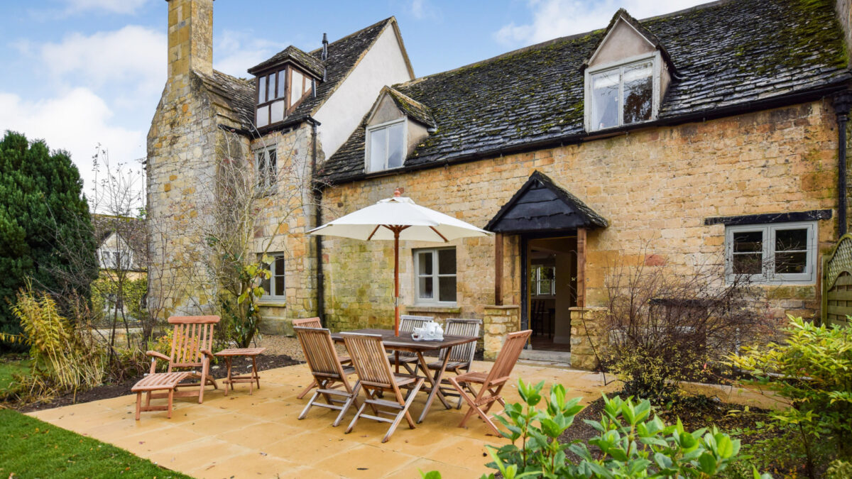 Archers, Bolthole Retreats