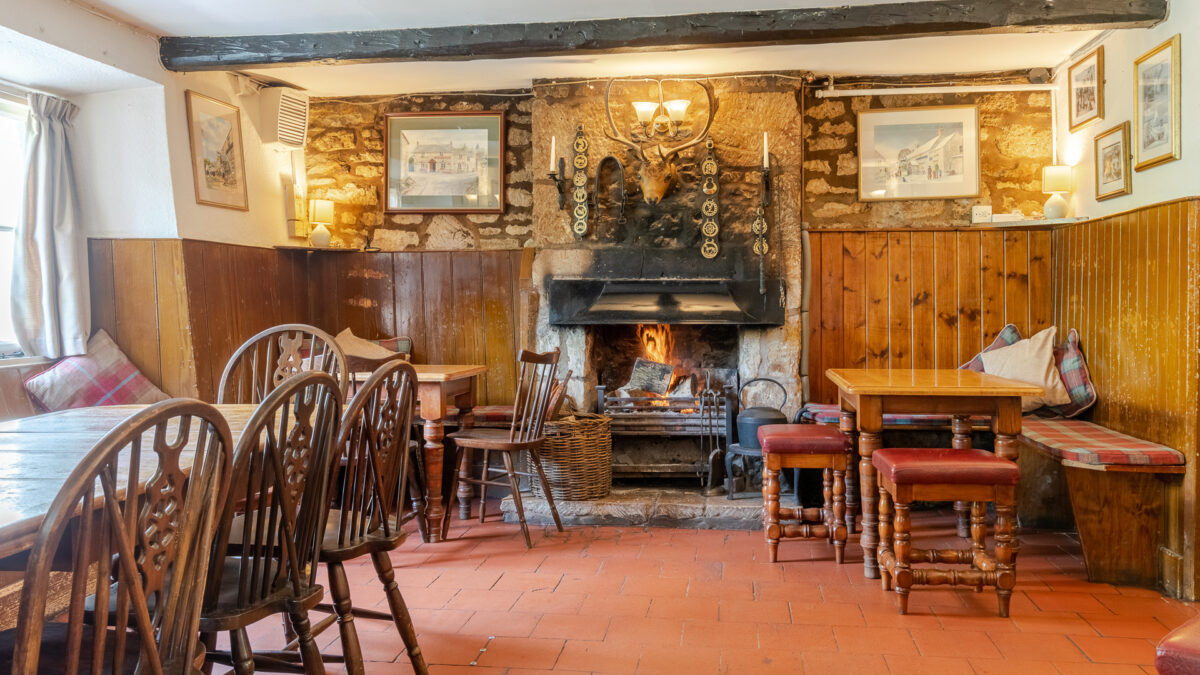 Cotswold pub, Bolthole Retreats