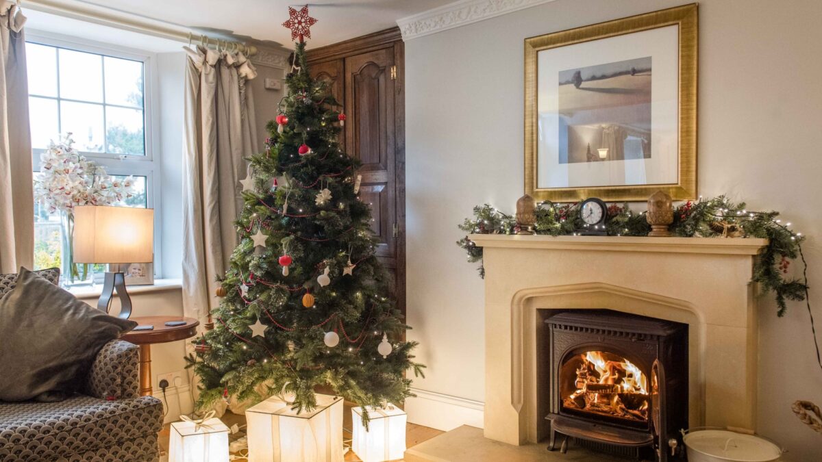 A Cotswold Cottage for Christmas