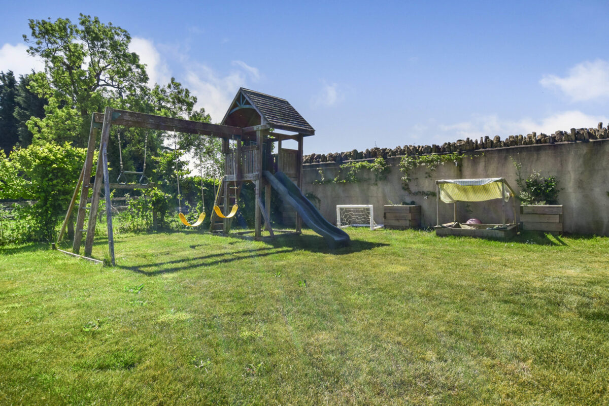 Fun family staycations in the Cotswolds - Oldbury Barn