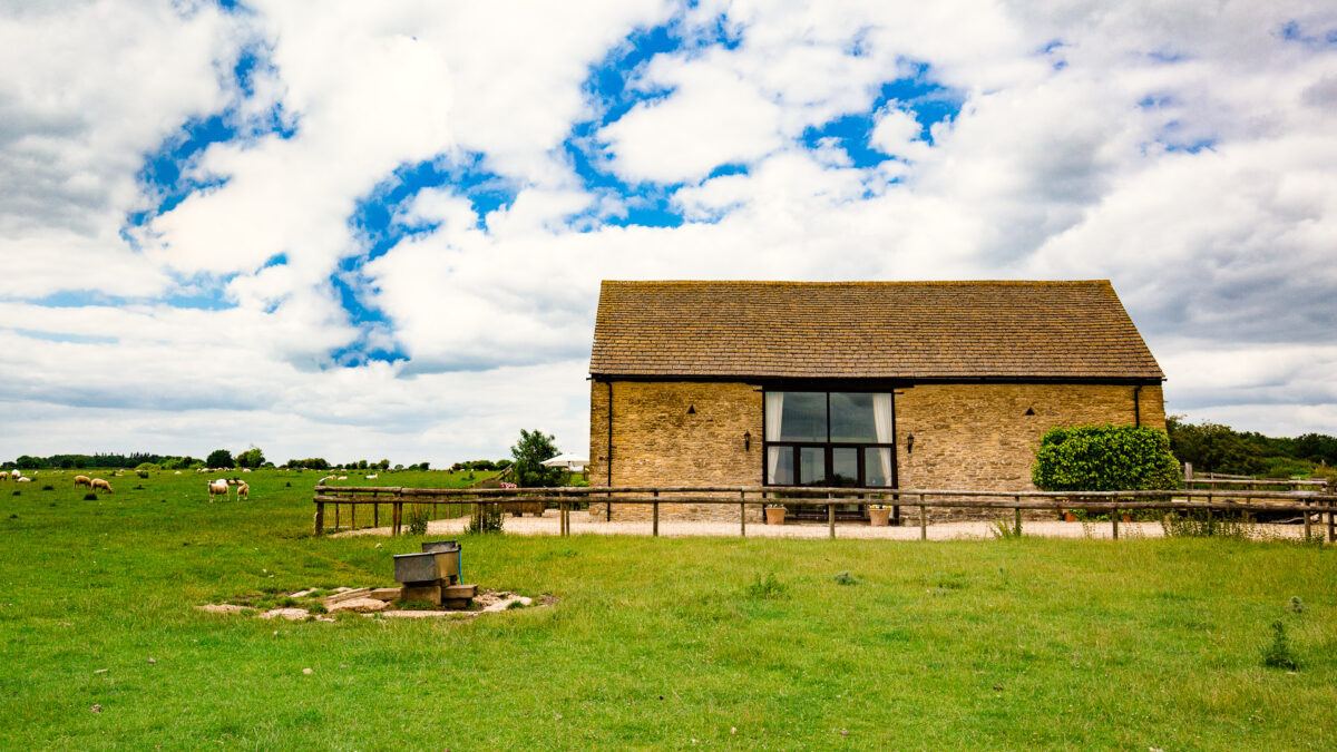 home near pubs in burford