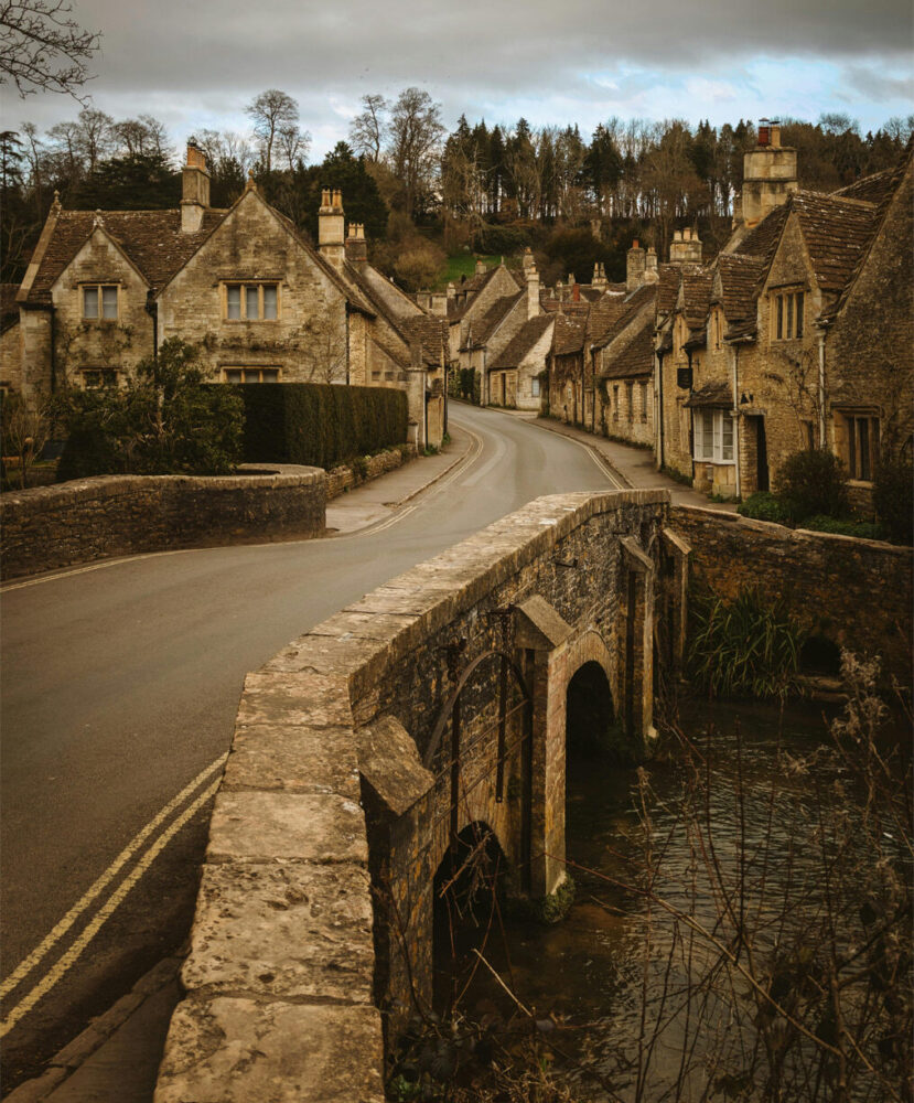 Cotswolds village with a bridge over a river