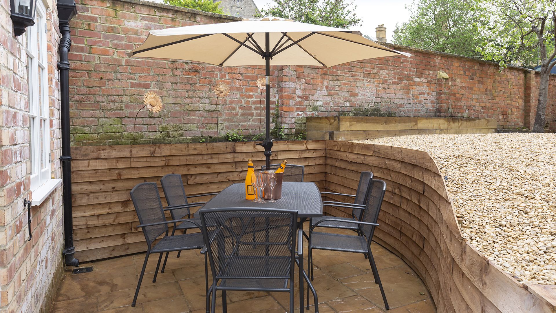 Outside dining area, 14 Vineyard Street, Bolthole Retreats
