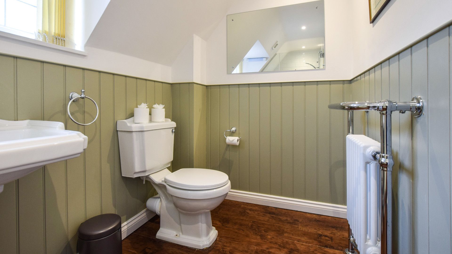 Family Shower room, Anne Boleyn Cottage at Sudeley Castle, Bolthole Retreats
