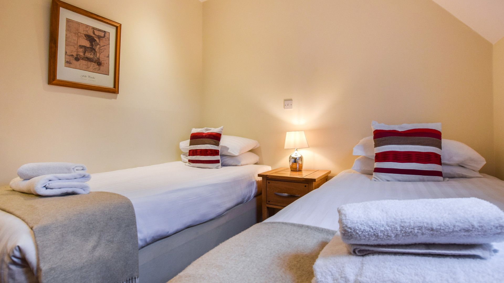 Bedroom 2, twin, Anne Boleyn Cottage at Sudeley Castle, Bolthole Retreats