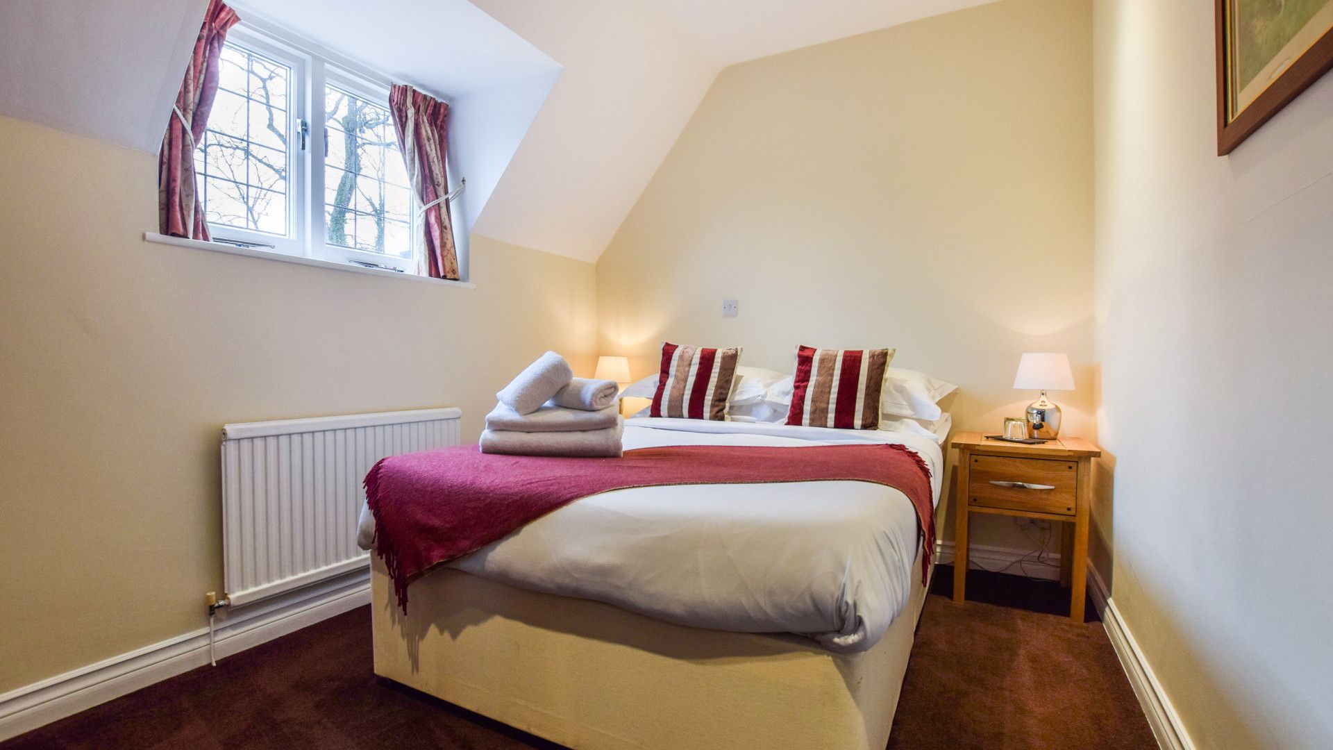 Bedroom 1, Anne Boleyn Cottage at Sudeley Castle, Bolthole Retreats
