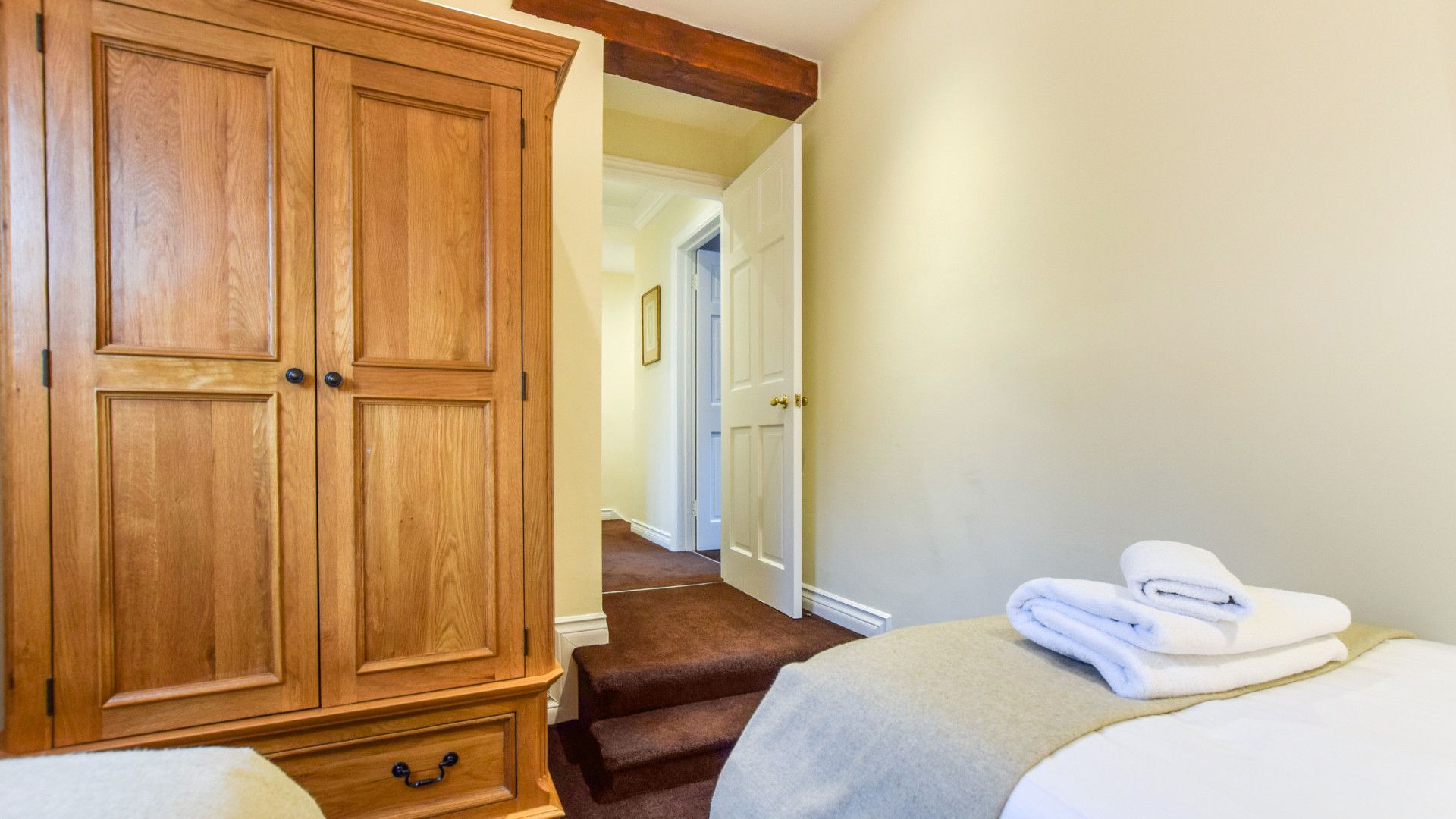 Bedroom 2, Anne Boleyn Cottage at Sudeley Castle, Bolthole Retreats
