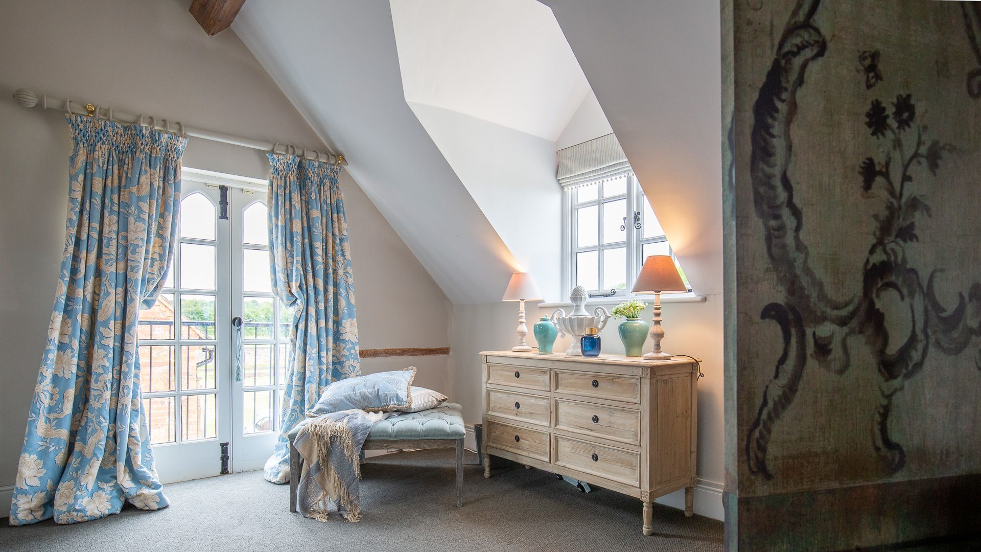 Dressing Area to The Grove, Beecham Farmhouse, Bolthole Retreats