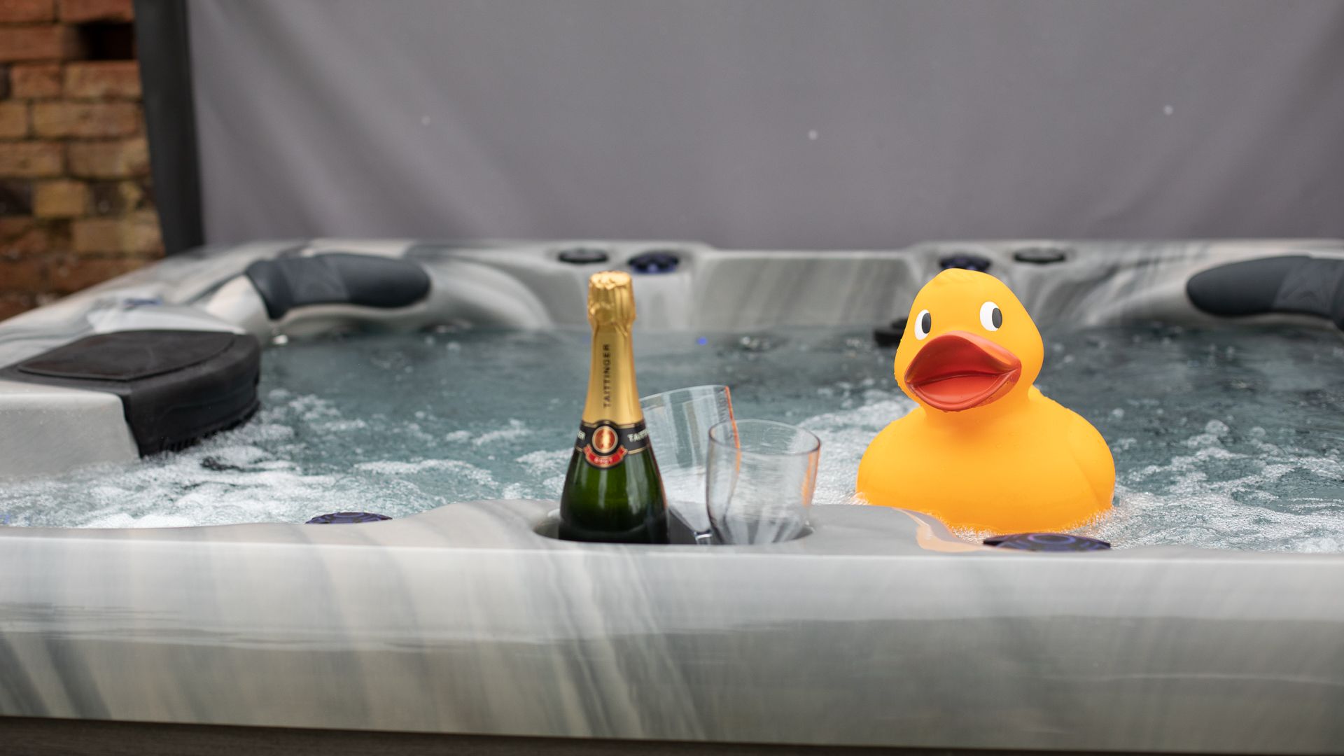 Hot Tub, Beecham Farmhouse, Bolthole Retreats