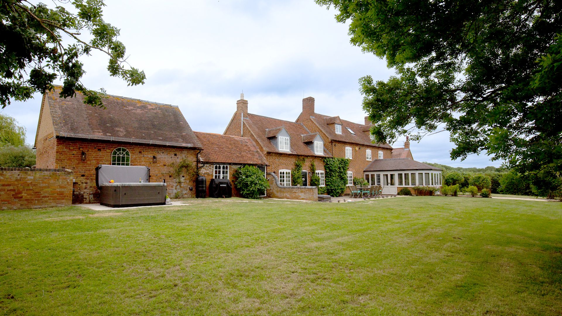 Rear garden, Beecham Farmhouse, Bolthole Retreats