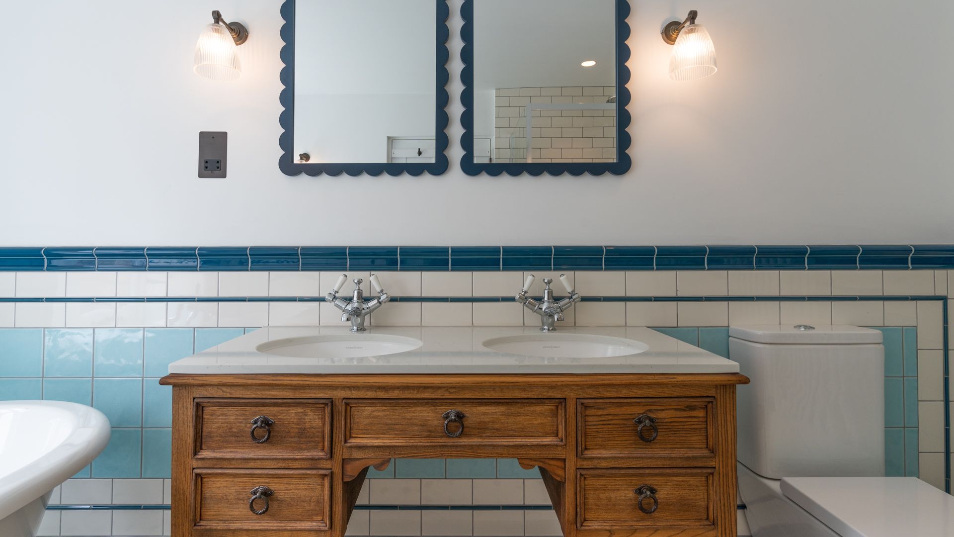 We love the detailing in Upper Lodge's Master bedroom en-suite