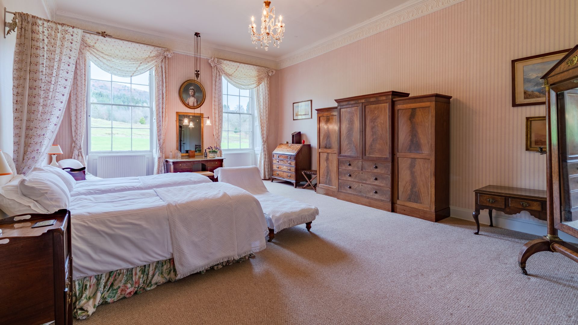 We love Kentchurch Court's decorative Wild Daffodils Bedroom