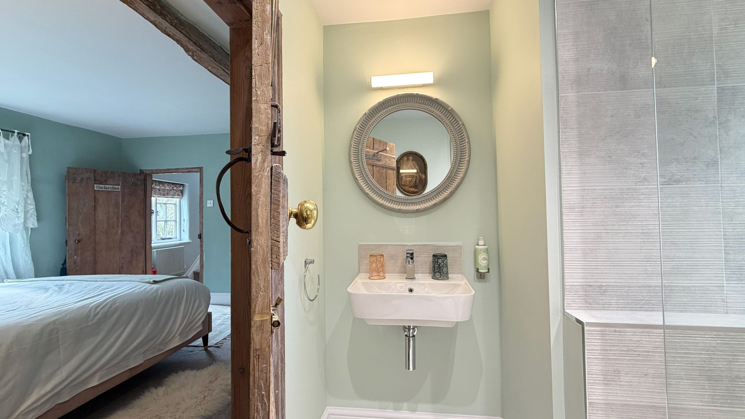 En-suite to The Larches, Beecham Farmhouse, Bolthole Retreats